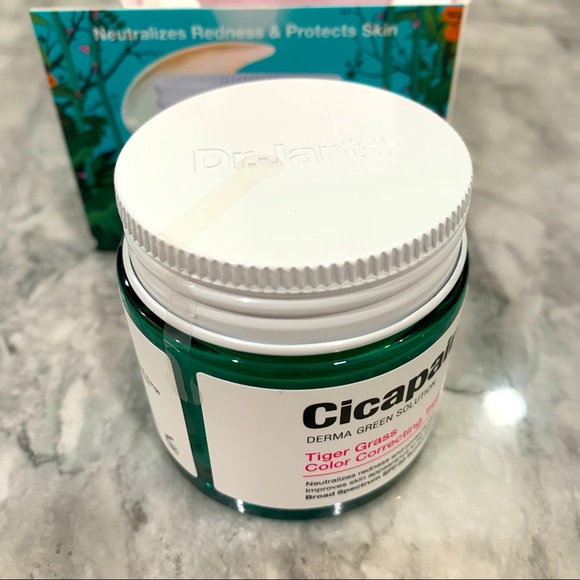 **SOLD** CICAPAIR™ TIGER GRASS COLOR CORRECTING TREATMENT - Picture 4 of 9